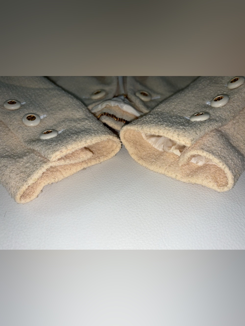 CHANEL Boutique Pale Cream Bouclé Cropped Blazer - Picture 7 of 16